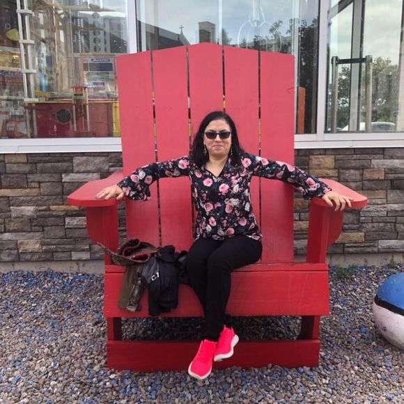 Meet your Posher, Edith - Picture 1 of 1